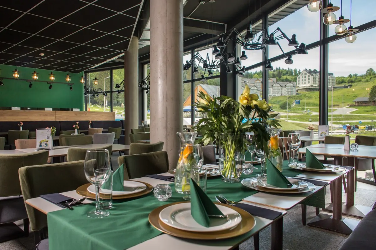 Sala restauracji w Aparthotelu Czarna Perła